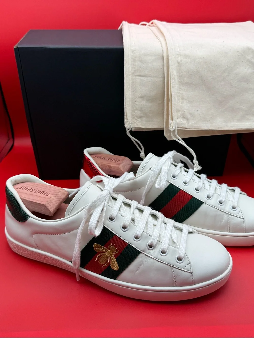 Gucci Ace Bee Embroidered Leather Sneakers Size 9 Includes COA & Accessories